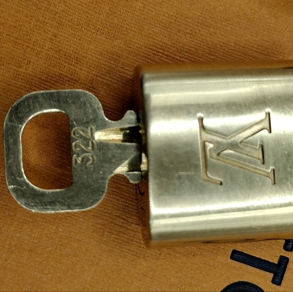 Louis Vuitton Lock & Key Authentic - Picture 9 of 9